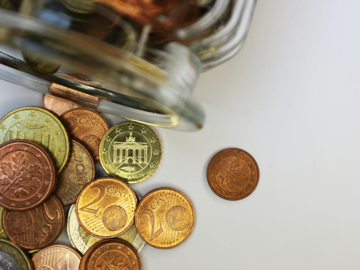 Certificados de Aforro Yields Climb to a One-Year High of 2.195% for May Subscriptions — Series F Pulls Decisively Ahead of Bank Deposits as Euribor Crawl Filters Through to Retail Savers