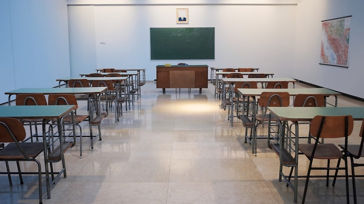 Secondary-School Completion Rate Slides 10.7 Points as Portuguese Graduates Fall Back to Pre-Pandemic Numbers