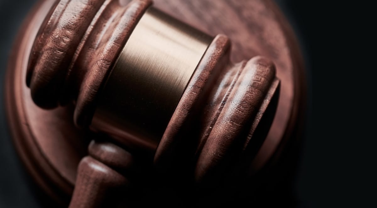 Friday's SMMP Walkout Drew 75-80% Adhesion — Operação Babel Sentencing Now 8 May, and the Placement-Rule Fight Reshapes the Judicial Calendar