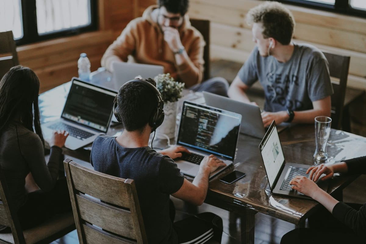 Starting a Company in Portugal 2026: The Empresa na Hora Desk, the Sociedade por Quotas, the ENI Route, and How to Open a Business in 90 Minutes