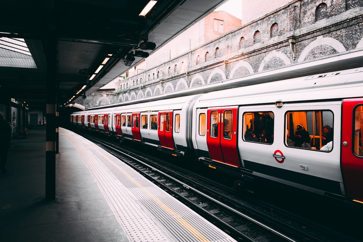 Metro de Lisboa Cuts the Linha Verde Between Cais do Sodré and Martim Moniz From Saturday 2 May to Tuesday 5 May for Linha Circular Tunnel Works — Carris Reroutes Bus 208, 760, 207 and Tram 15E and 25E to Plug the Gap