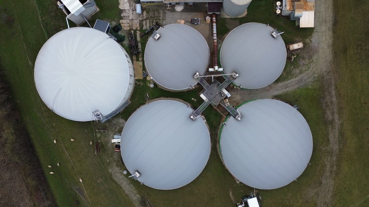 Decreto-Lei 94/2026 Enters Into Force on 2 May Letting the National Gas System Cover Part of Biomethane Connection Costs — ERSE Has 180 Days to Set Cost-Sharing Criteria