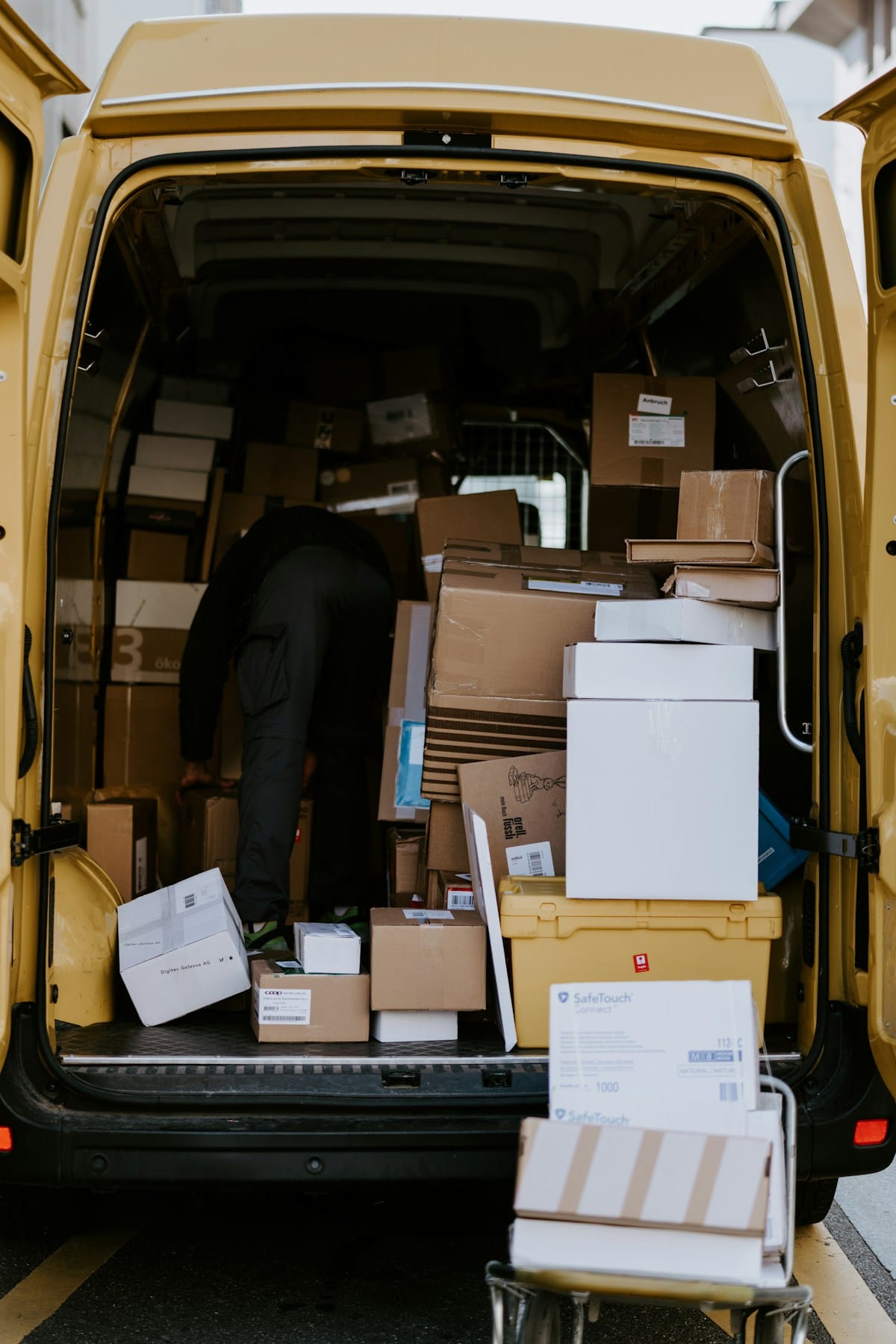 CTT–DHL Iberian Parcels Joint Venture Closes Tuesday 12 May — Correios Encaixam €64 Million, Take 25% of DHL eCommerce Spain via Danzas, Give DHL 25% of CTT Expresso and Lock a €35-Million Annual EBIT Synergy Target Across the New Iberian Number-One