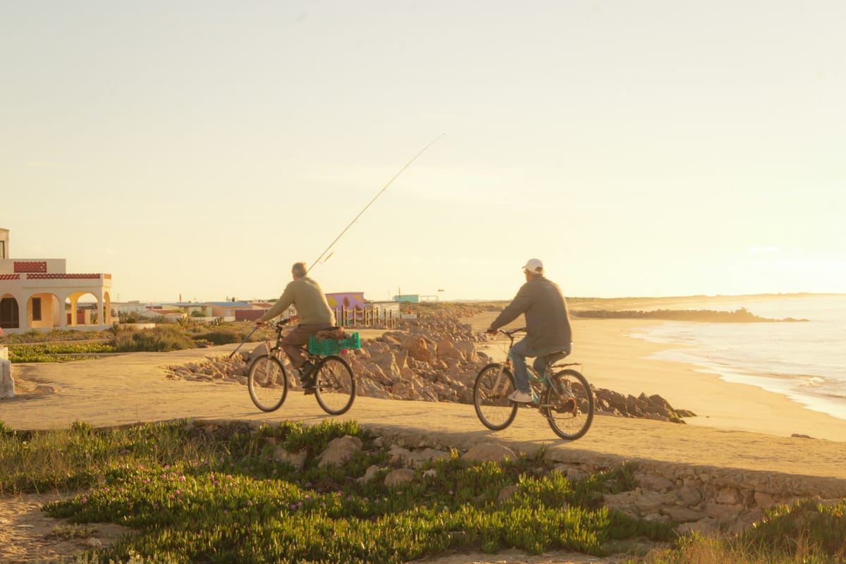 Cycling in Portugal in 2026 — A Practical Guide to the EuroVelo 1 Atlantic Coast Route, the Algarve Ecovia do Litoral, the Ecopistas Network, the Lisbon Gira and Porto Bike-Share Schemes, and the Comboios de Portugal Cycle-on-Train Rules