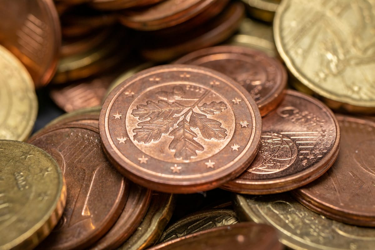 March Budget Surplus Shrinks to €209 Million as €1.06 Billion in SNS Debt-Regularization Hits the Books — IRC Drops 25.4%, Investment Spending Climbs 53.6%, and the Headline Hides a Real Improvement