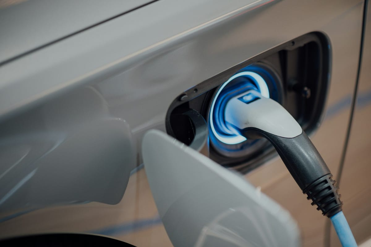 Fundo Ambiental Opens €20 Million Electric-Vehicle Incentivo Window Between May and June 2026 — €4,000 per New Car, €38,500 Price Ceiling and the 10-Year Combustion Scrap Rule Anchor the Aviso