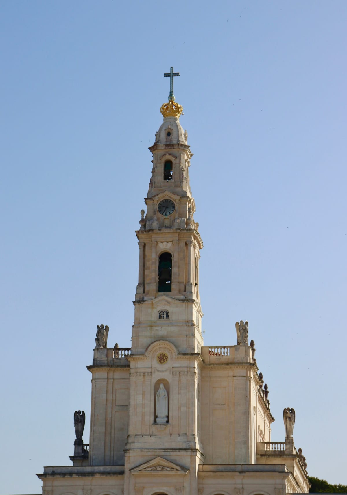 IP Locks the IC2 Down Through 12 May Across Aveiro, Coimbra and Leiria — Reflective Vests, Single-File Berms and Reinforced Signage as 450,000 Pilgrims Walk to Fátima