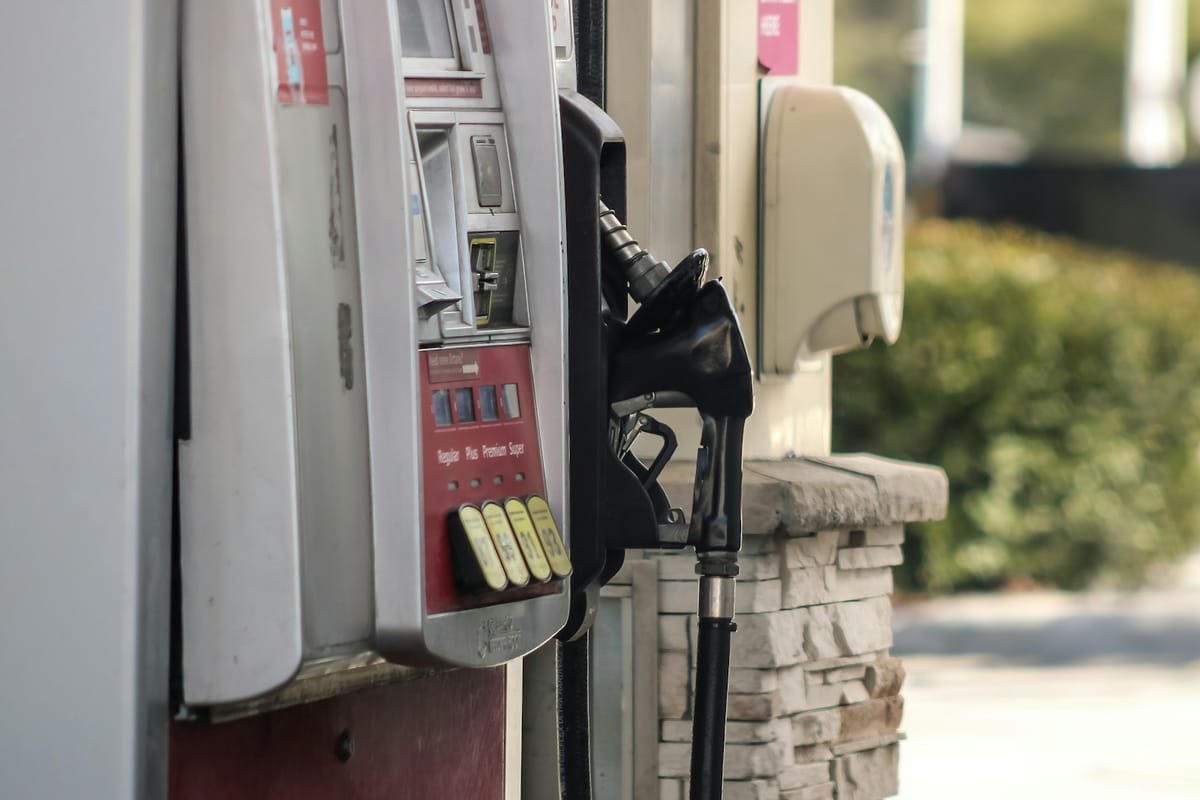 Portaria 213-A/2026 Quietly Lifts the ISP Discount on Diesel and Gasoline as Brent Cracks Below $100 — Government Pockets 1.47 Cêntimos on Diesel and 0.21 on Gasoline as ACP's Forecast Drop Hits the Pumps on Monday 12 May