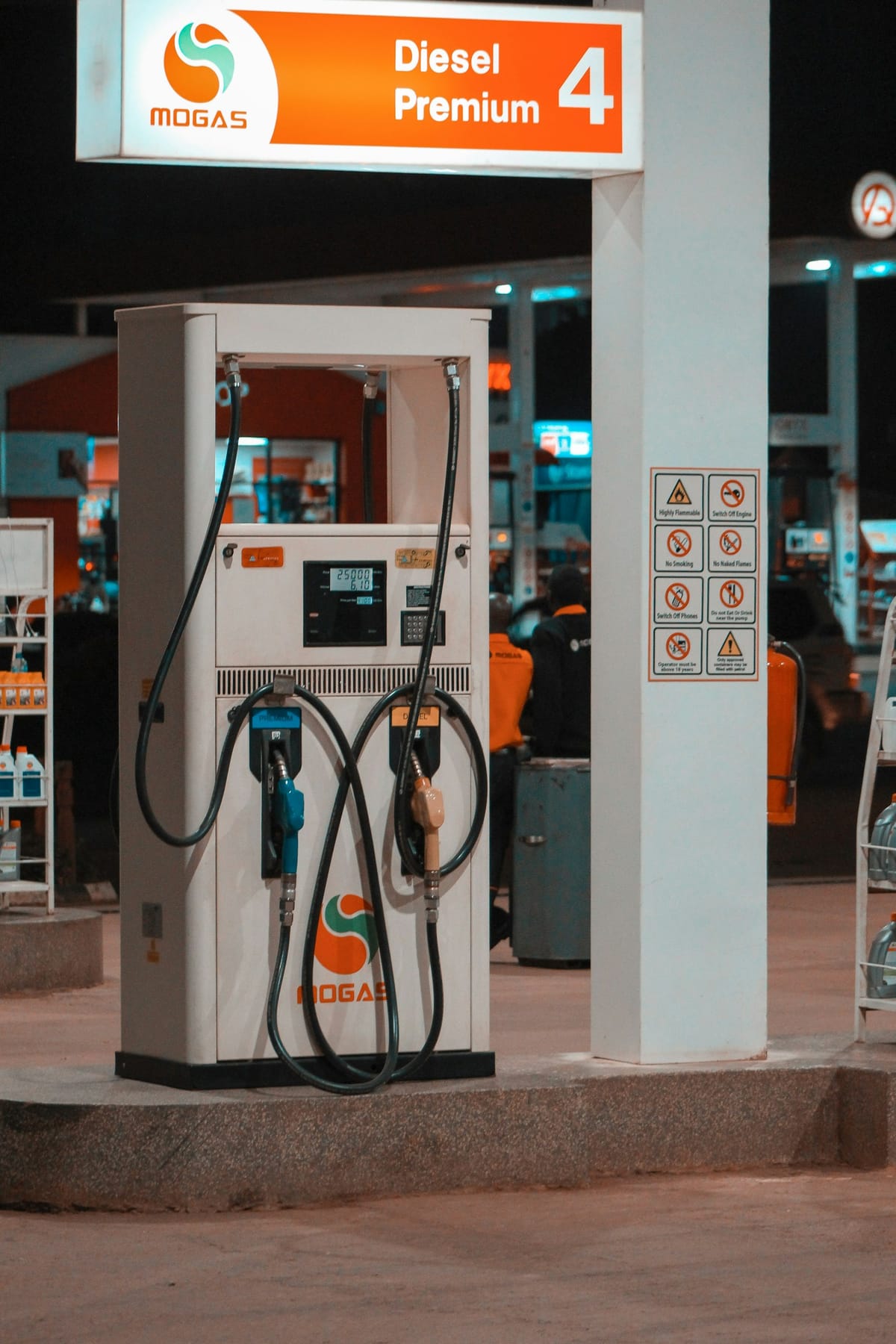 Diesel Up 10 Cêntimos and Gasoline 95 Up 6.5 Cêntimos at the Pump From Monday — €1.993/L Gasolina and €2.055/L Gasóleo Simples on a Hormuz-Tracking Brent Tape, Portaria 204-B/2026 Adds 1.5 Cêntimos of ISP Discount on Diesel