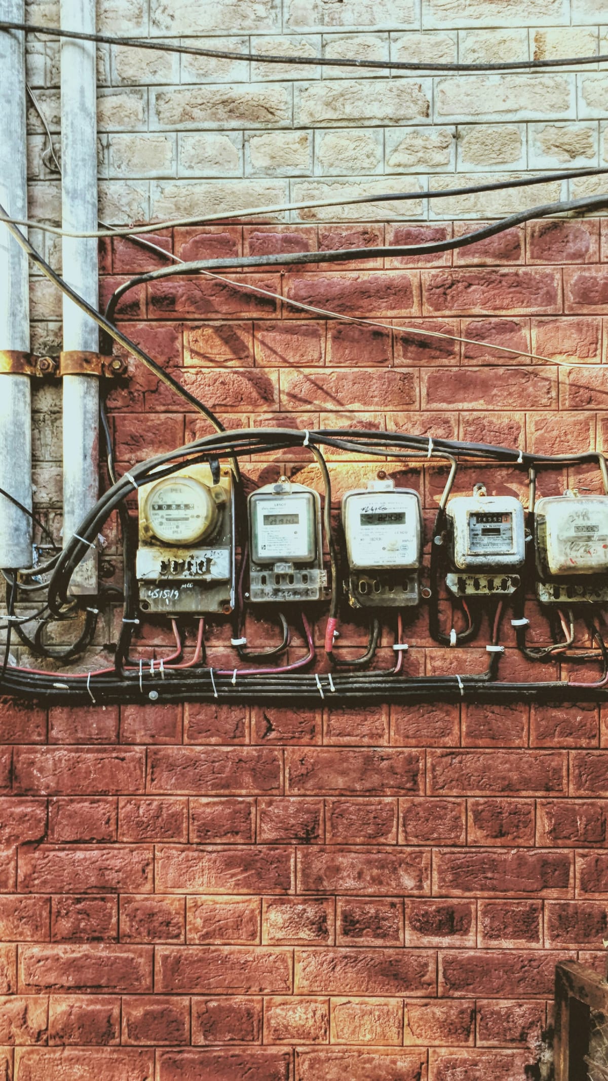 Galp's 2025-2026 Billing System Migration Leaves 2% of the Customer Book Unbilled Eight Months In — Households Receive €400-€800 Accumulated Bundles in May, DECO Reminds Clients of the Six-Month Prescription Rule and the Optional-Payment-Plan Right