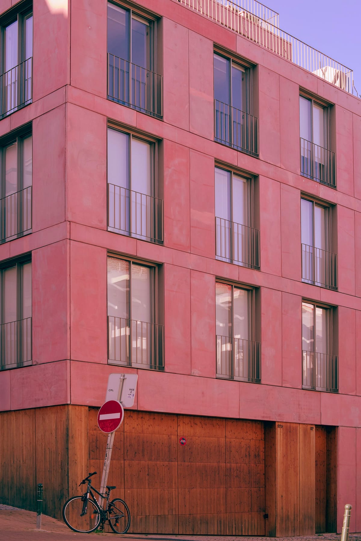 Seguro Promulgates the Pacote Fiscal Habitação on Monday Evening 12 May — IVA on Moderate-Price Construction Drops to 6%, IRS on Moderate Rents Falls From 25% to 10% Through 2029, Non-Resident IMT on Habitação Locks Fixed at 7.5% Without Isenções