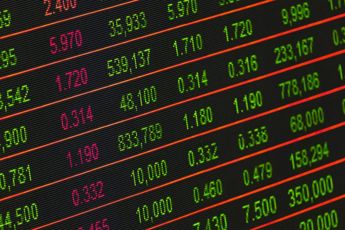 Markets, Business & Tech Briefing: PSI Climbs 0.62% to 9,223.83 on Mota-Engil and BCP, Portugal 10Y Tightens to 3.32%, Sonae Sierra Opens €600M German-Pension Vehicle and TAP Q1 Loss Halves