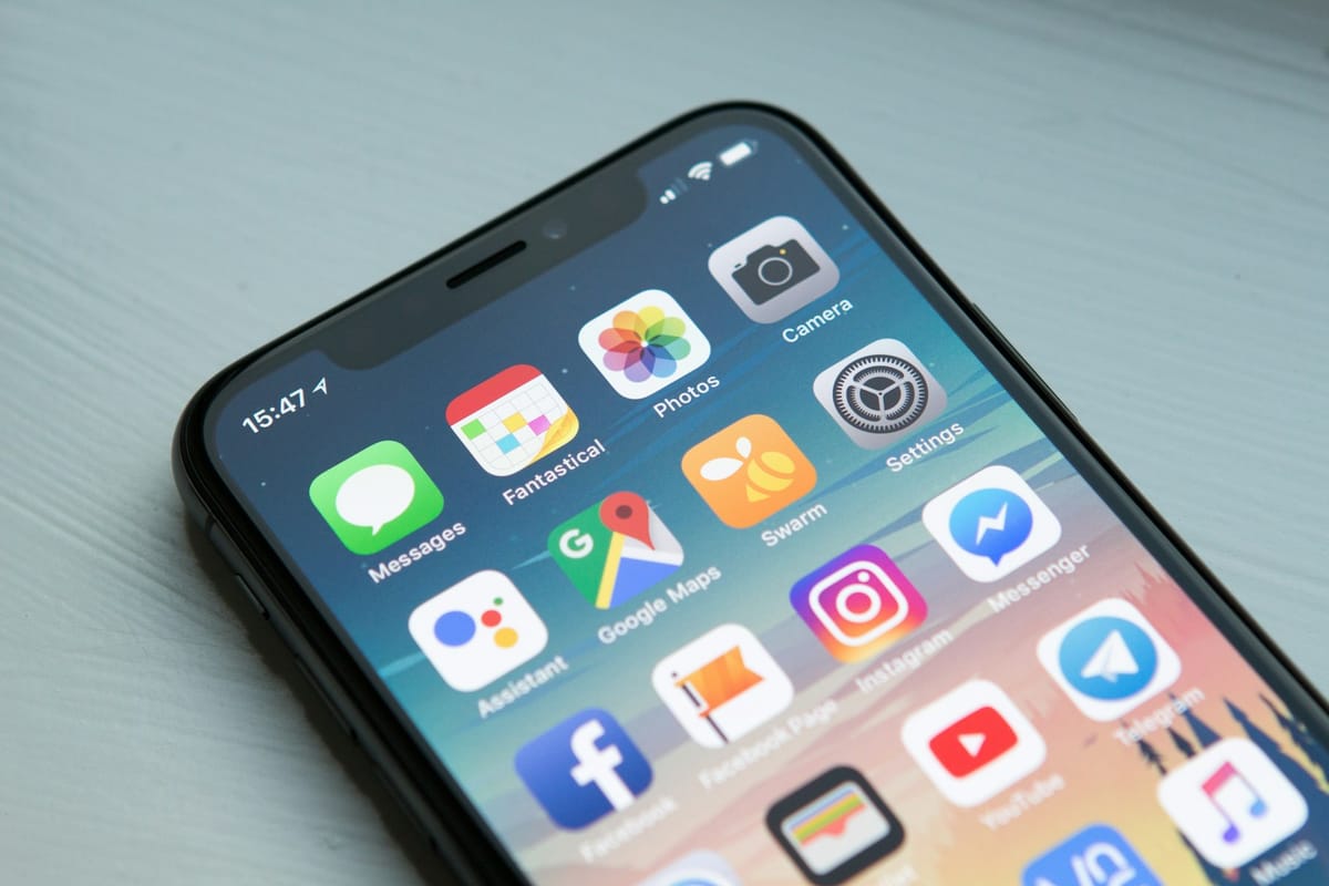 Mobile Network Operators in Portugal in 2026 — A Practical Guide to MEO, NOS, Vodafone, NOWO/Digi, the ANACOM Tariff Floor, the 5G Coverage Map, the Number-Portability Process and the Tarifa Social das Comunicações