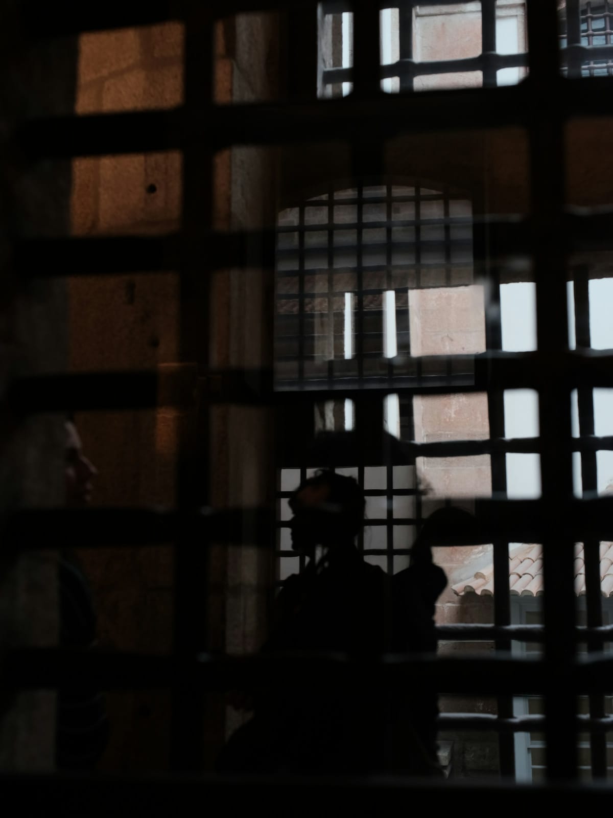 More Than 200 Inmates of Lisbon's Estabelecimento Prisional Refuse to Return to Cells in Peaceful Protest Against Conditions in Ala B — GISP Intervention Unblocks the Stand-Off as Director António Leitão Promises an Afternoon Hearing