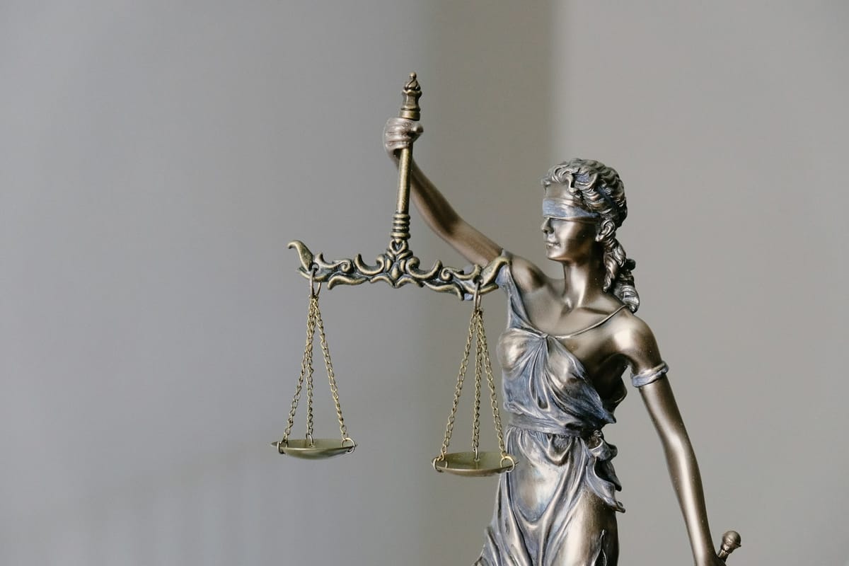 Judicial Police Arrest Three Doctors Over a Fake-Disability Pension Scheme as Social Security Halts 182 Payments