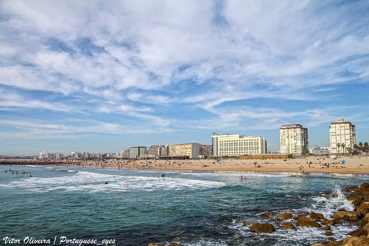 Almada's Assembly Throws Out a Censure Motion Against Mayor Inês de Medeiros After the Caparica Water Crisis