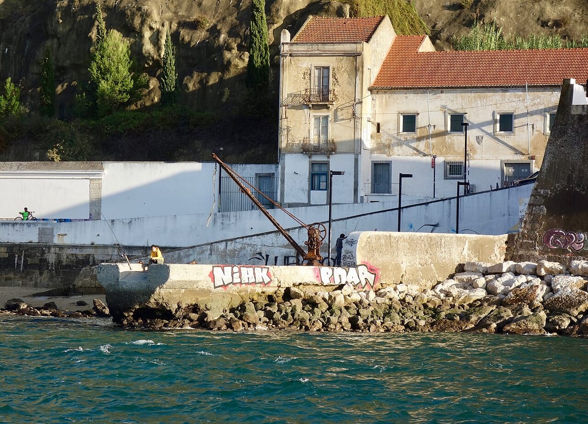 Recreational Sea Fishing in Portugal in 2026 — A Practical Guide to the DGRM Licence, the €2-to-€70 Fee Table, the Three-Rod Nine-Hook Rule, the 10 kg Daily Limit and the Tail-Fin Cut You Must Make Before Leaving the Rocks