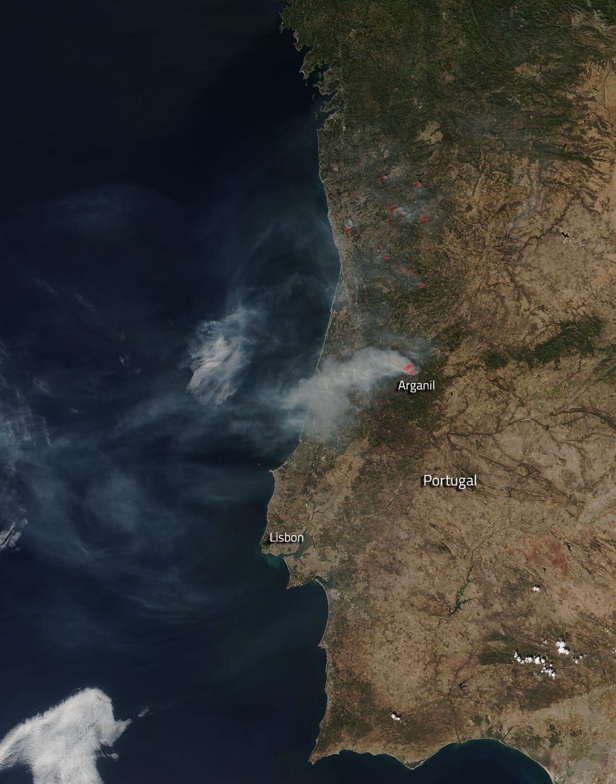 Italy Dispatches Two Water-Bombers as Fires Grip Guarda and Arouca, Injuring Seven Firefighters