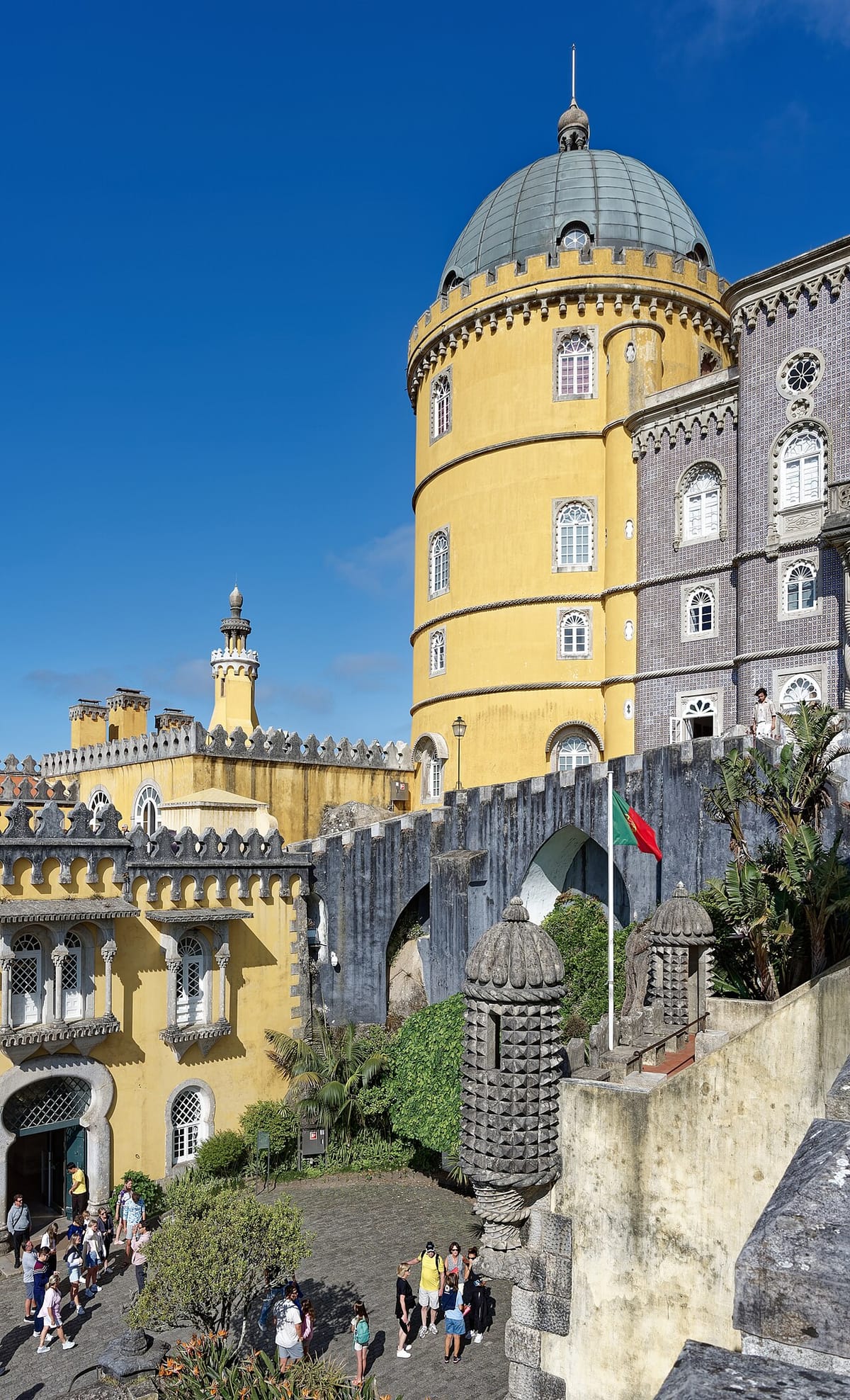 A Court Takes Up Tour Operators' Fight Against Sintra's New Coach Limits, Handing the Council Ten Days to Respond