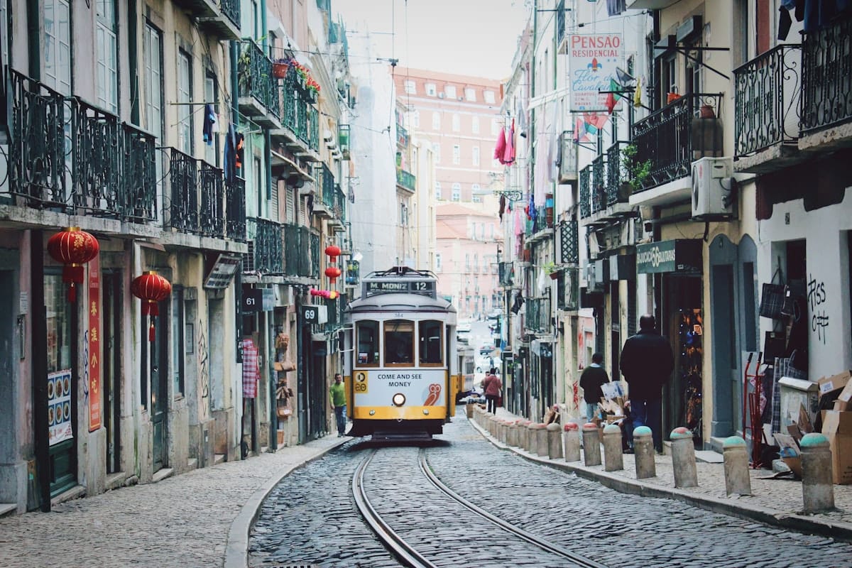 Portugal's Transport Regulator Logged 26,933 Passenger Complaints in 2025, Led Again by Late CP Trains and Rede Expressos Coaches