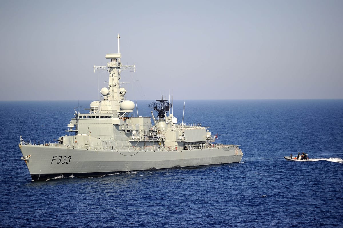 Navy and Judicial Police Intercept 2.6 Tonnes of Cocaine on a Speedboat 50 Miles Off Cabo Espichel