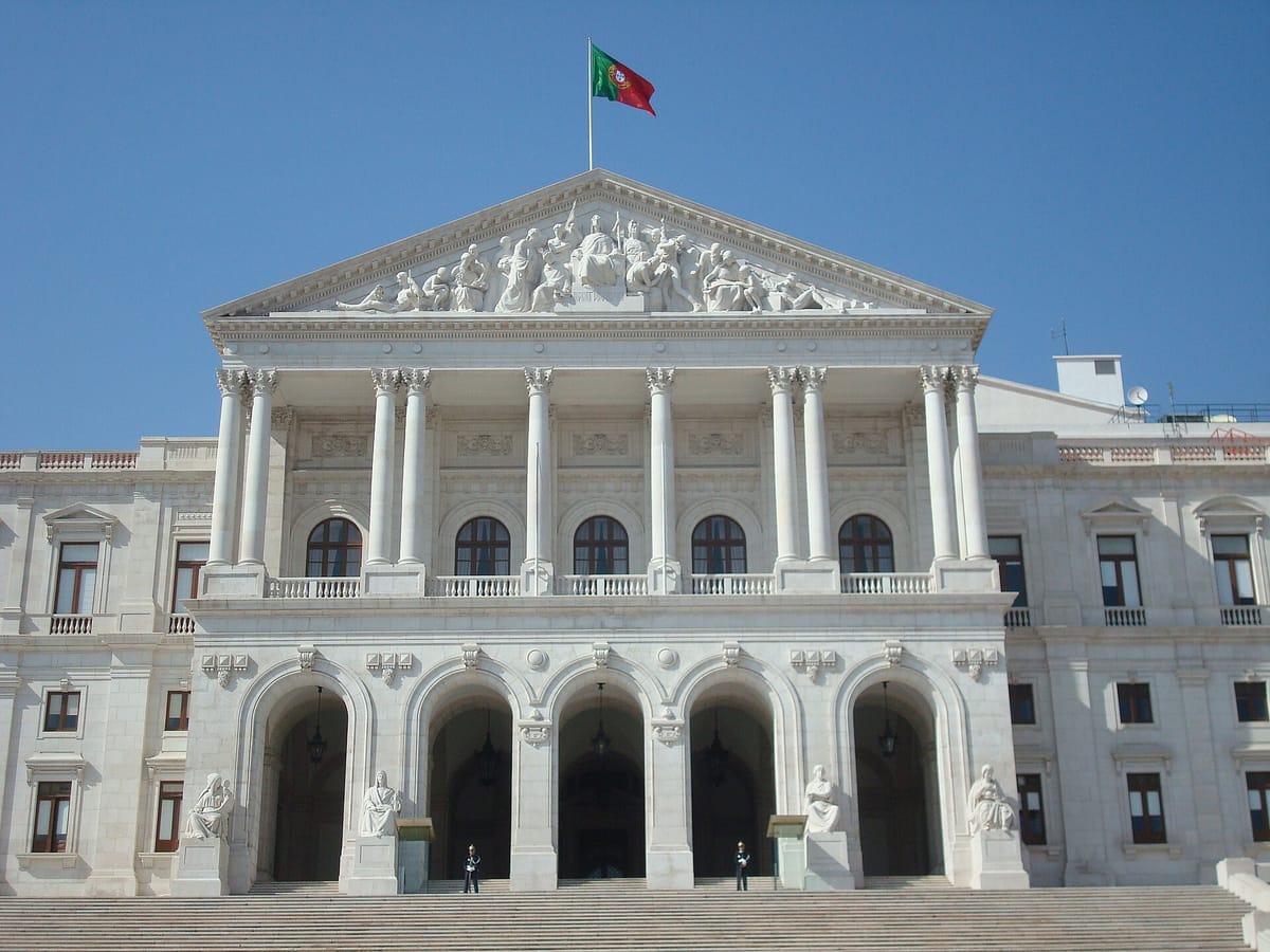 Montenegro Rebukes Spain's Migration Policy While Defending Portugal's 'Dignity Without a Pull Effect' Approach