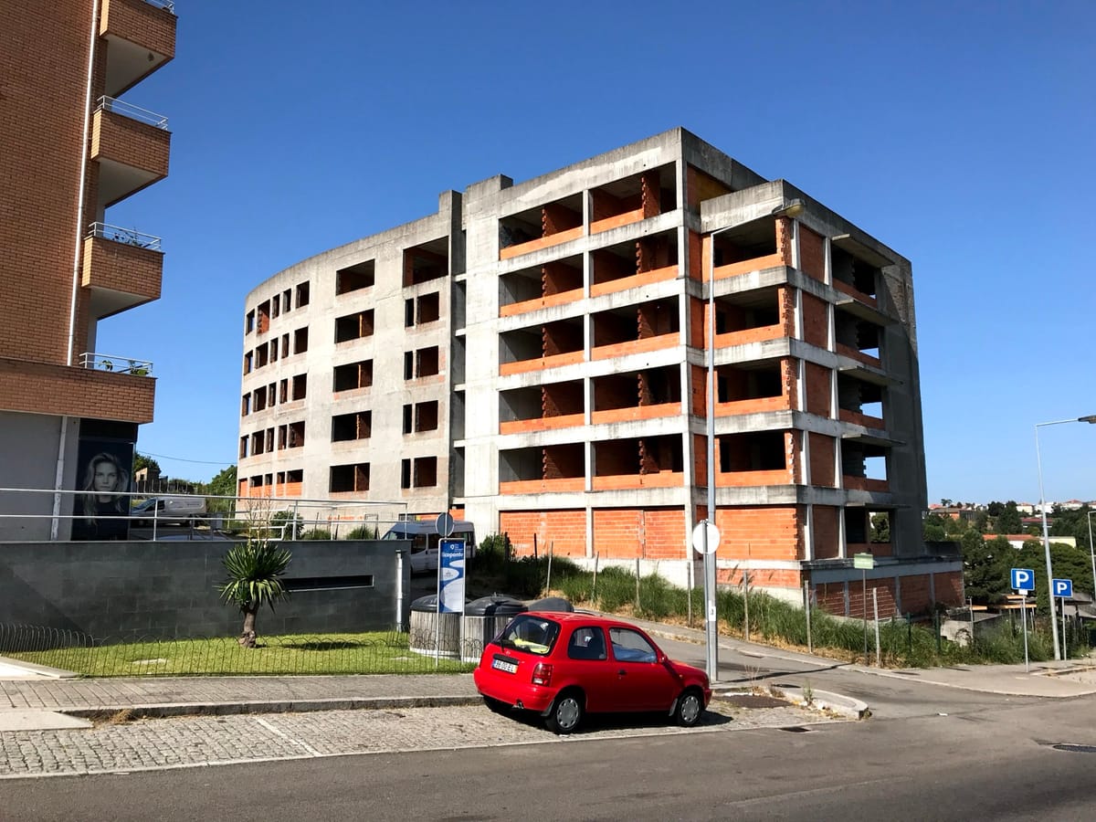Noise and Neighbours in Portugal in 2026: A Practical Guide to the Regulamento Geral do Ruído, the 23:00 to 07:00 Rule, When Building Work Is Banned, and How to Make a Complaint Count