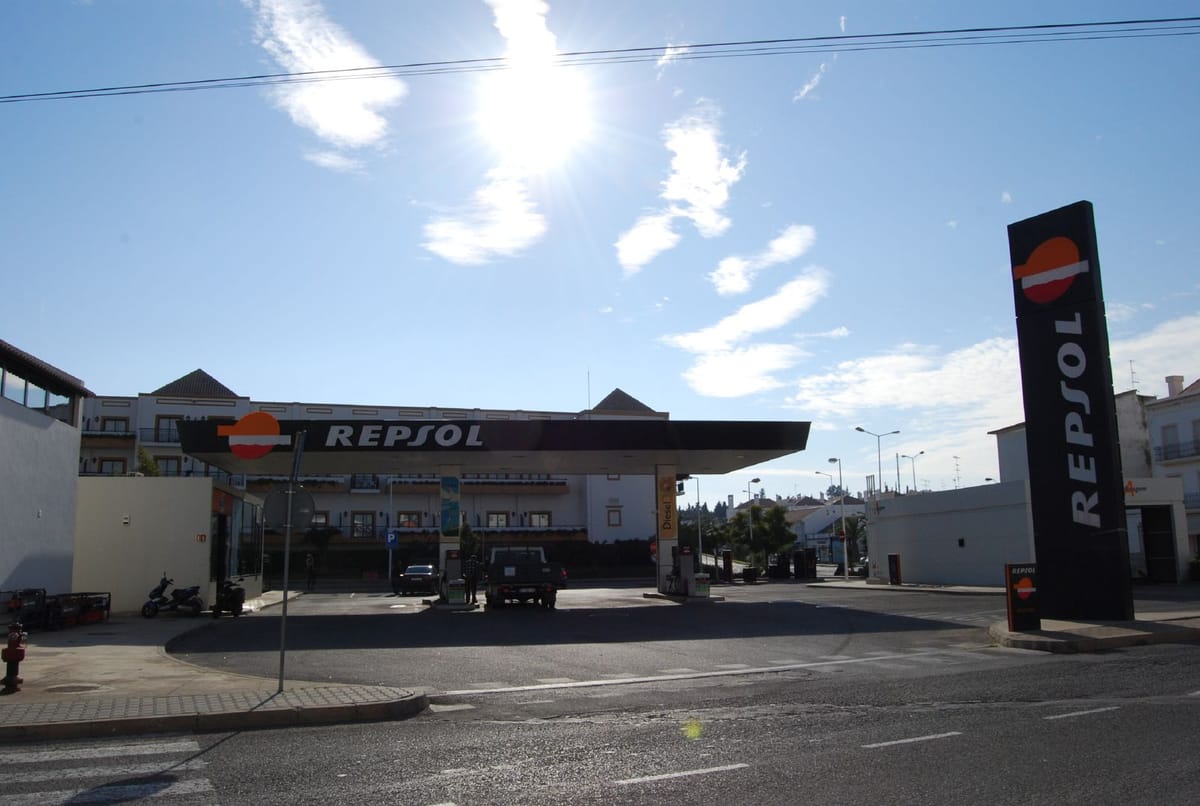 Pump Prices in Portugal Don't Rise Faster Than They Fall, the Energy Regulator Concludes — and It Rejects Capping Margins