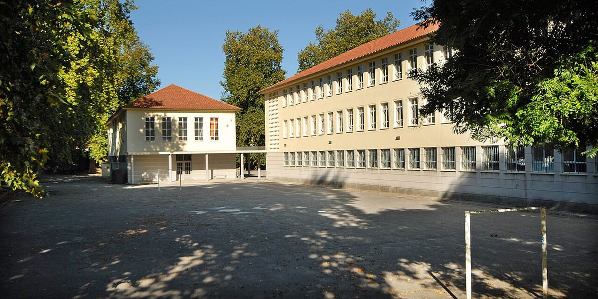 Portugal Places 20,404 Teachers in Schools for September, With Lisbon, Setúbal and the Algarve Still the Hardest to Staff