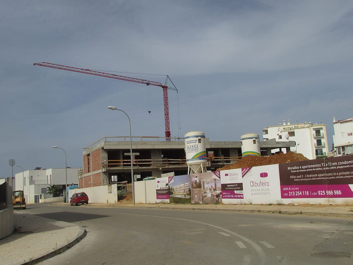 Company Labour Costs Accelerate to 5.4% in the Second Quarter, Led by Construction Pay