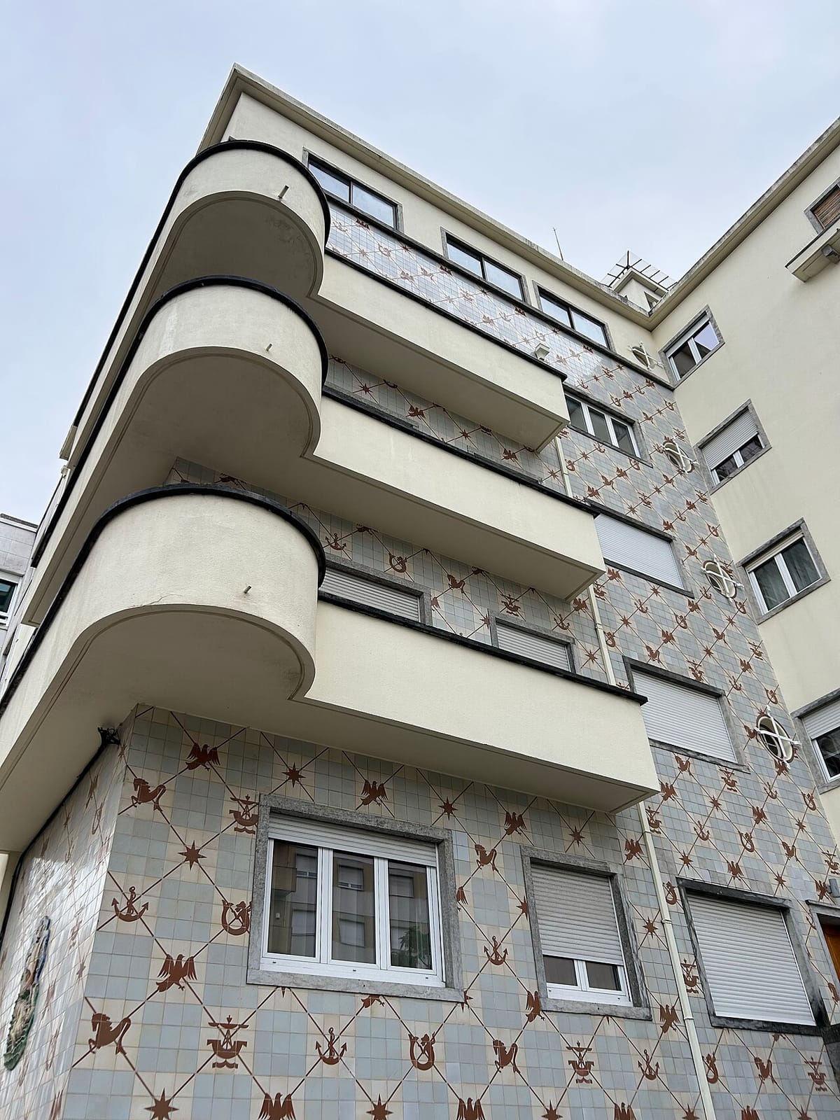 Portugal's Estate Agencies Post Record First-Half Revenue Even as Home Sales Fall 7.7%