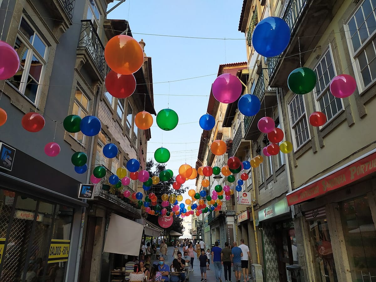 After 33 Break-Ins, a Braga Fashion Chain's Owner Turns to Shoppers: If You Do Not Know Where It Came From, Do Not Buy It