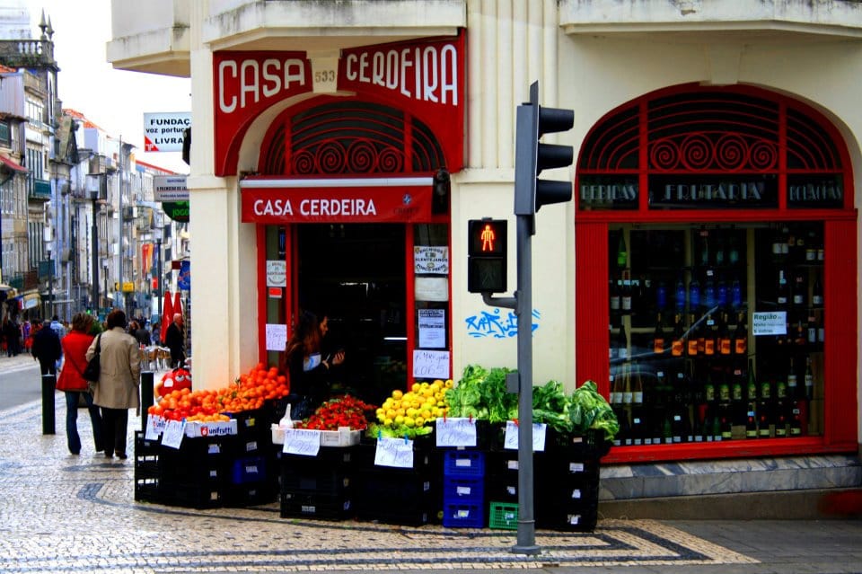 Portuguese Pay Rose to €1,835 a Month in the Spring, but Inflation Halved the Real Gain