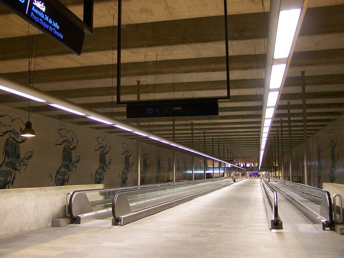 Escalators at Cais do Sodré Have Been Broken for 2,500 Days Because Two State Companies Cannot Agree Who Owns Them