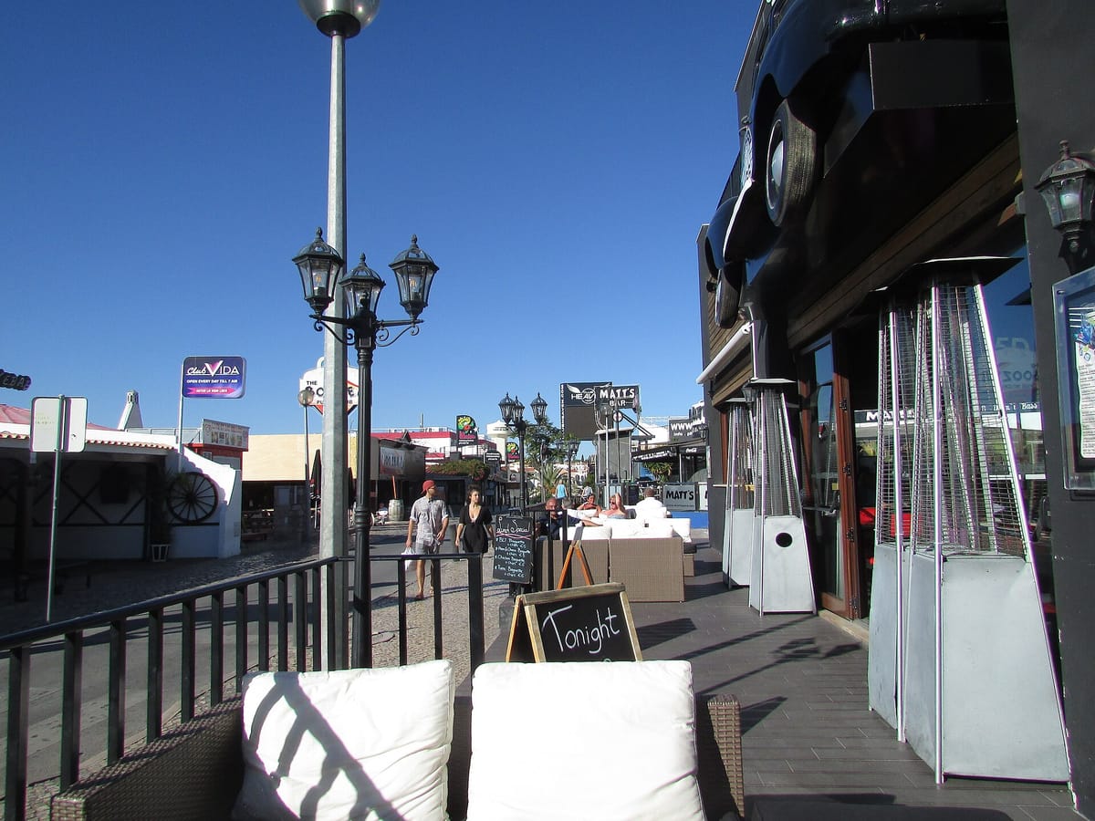 Twelve Injured on Albufeira's Oura Strip After a Driver Told to Stop Accelerated Into the Crowd at 3am