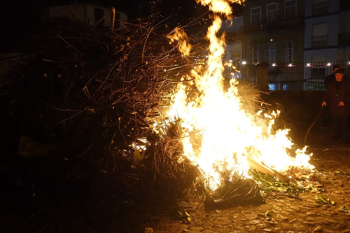 Burning Garden and Farm Waste in Portugal in 2026: A Practical Guide to the 4 Square Metre Pile Rule, When the Council Has to Say Yes, the Days All Fire Is Banned, and Fines up to 25,000 Euros