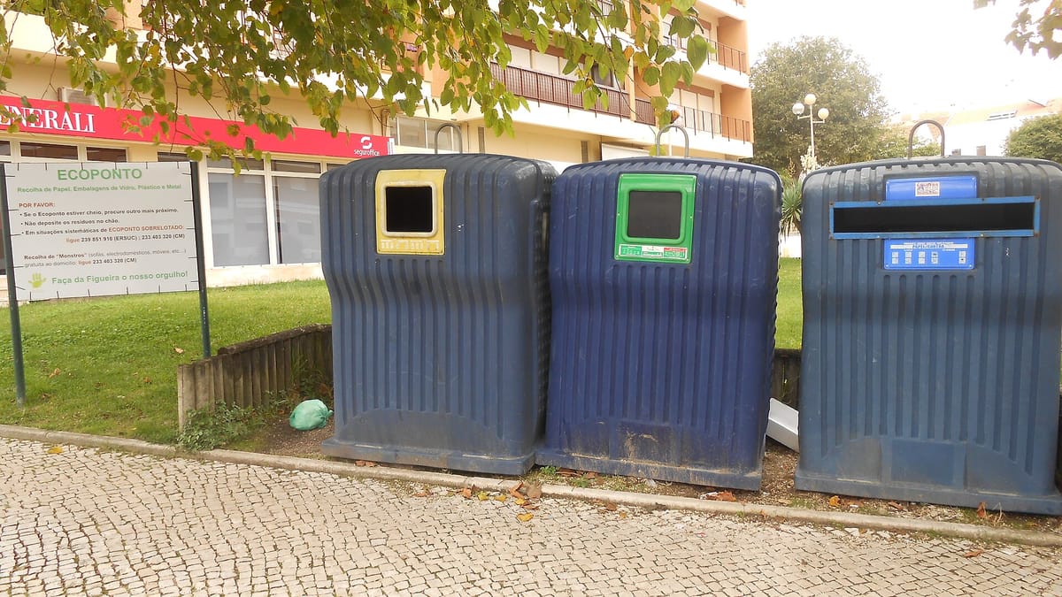 Lisbon's Mayor Asks the Government to Scrap the Volta Deposit Scheme Outright, While 37,000 Signatures Wait on Parliament's Environment Committee