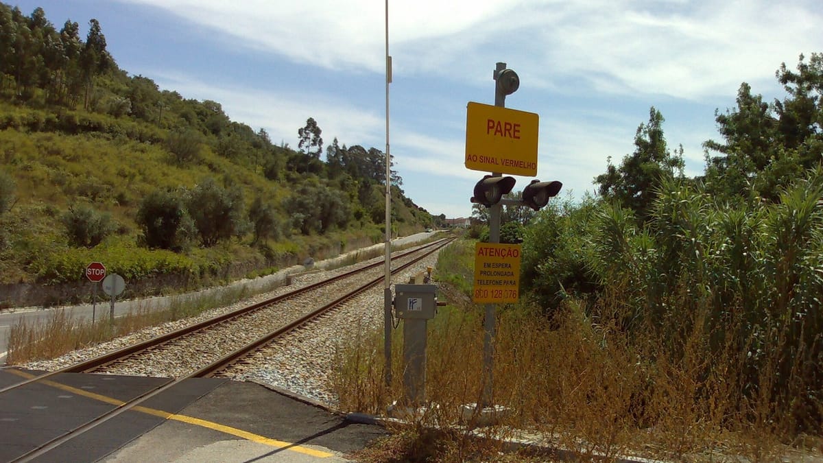 Rail Deaths in Portugal Drop to 14, but Nine Died at Level Crossings, the Most in Five Years