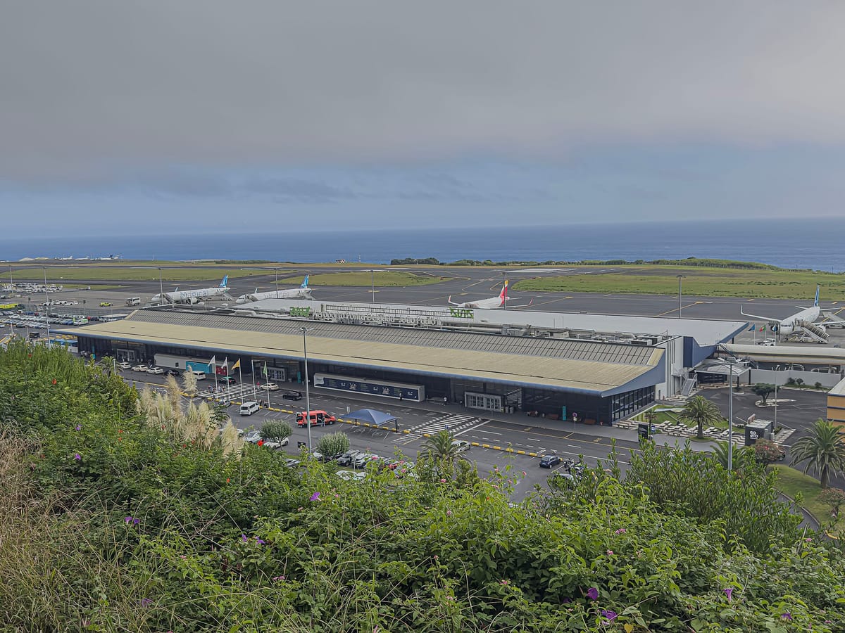 An Azorean Student Pays at Most 89 Euros to Fly to the Mainland, and the Socialists Want the Rest of the Journey Off the Tax Bill
