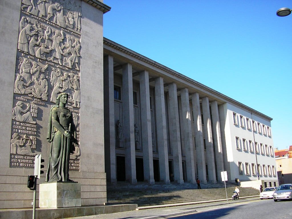 Recovering an Unpaid Invoice in Portugal in 2026: A Practical Guide to the Injunção, the 51 Euro Court Fee, the Fifteen Days the Debtor Gets, and the Enforcement Title You Hold If Nobody Objects