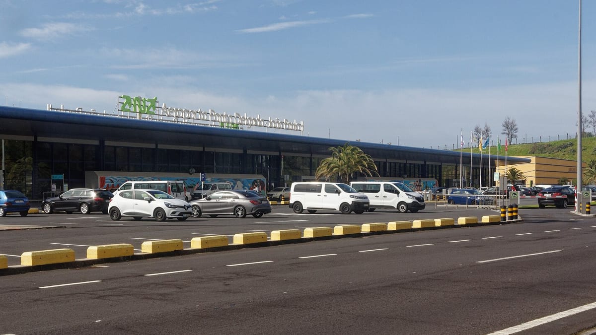 Six Months Without Ryanair: Azores Airports Count 103,766 Fewer Arrivals, and Lodgings 71,600 Fewer Nights
