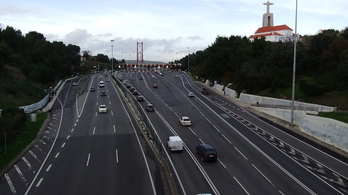 Electric Cars and Toll Exemptions Are Draining Portugal's Road Money, and the Transport Regulator Floats Charging Lorries by the Kilometre