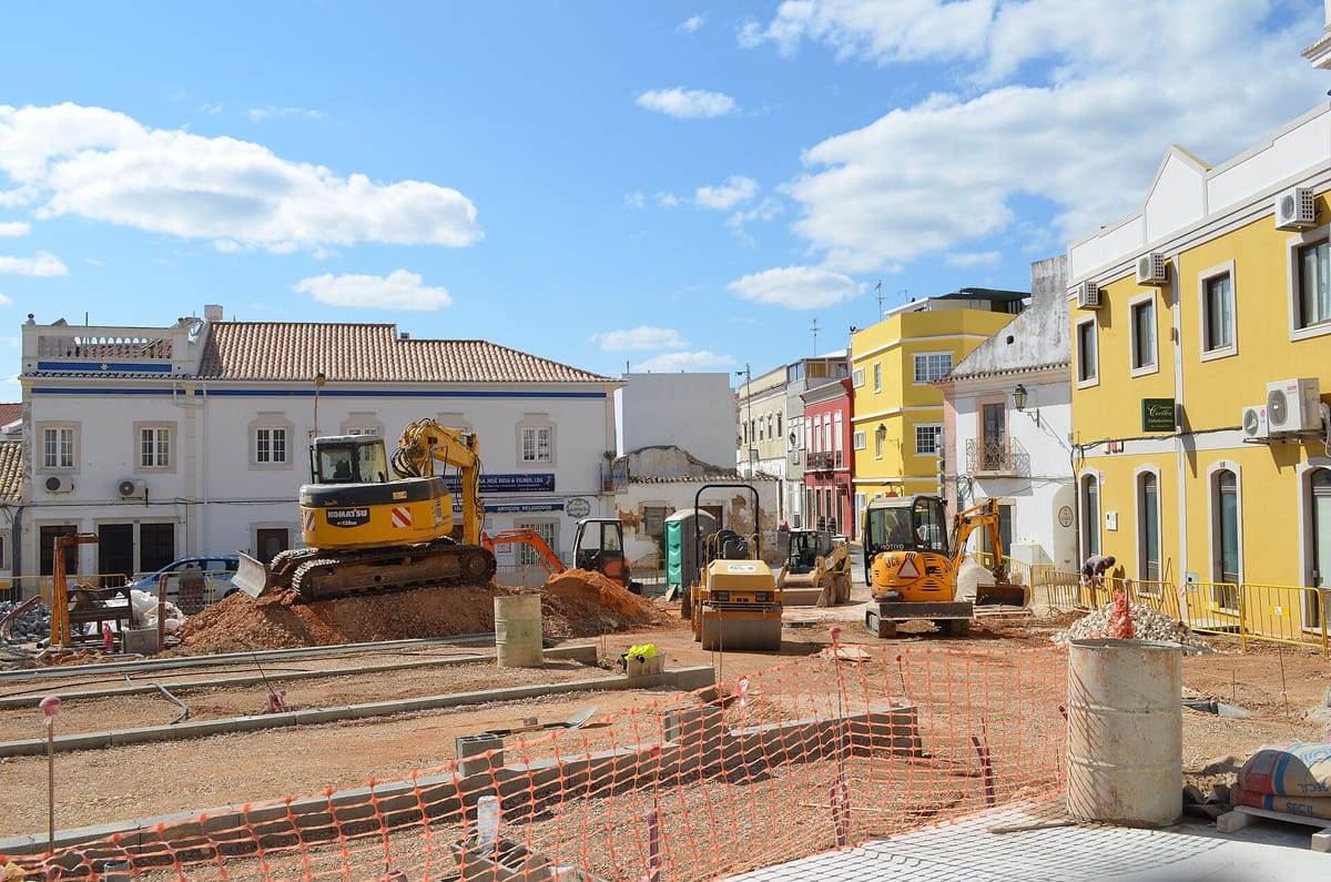 Two Foreign Workers Die When a Trench Collapses at a Pestana Hotel Site in Porto Covo