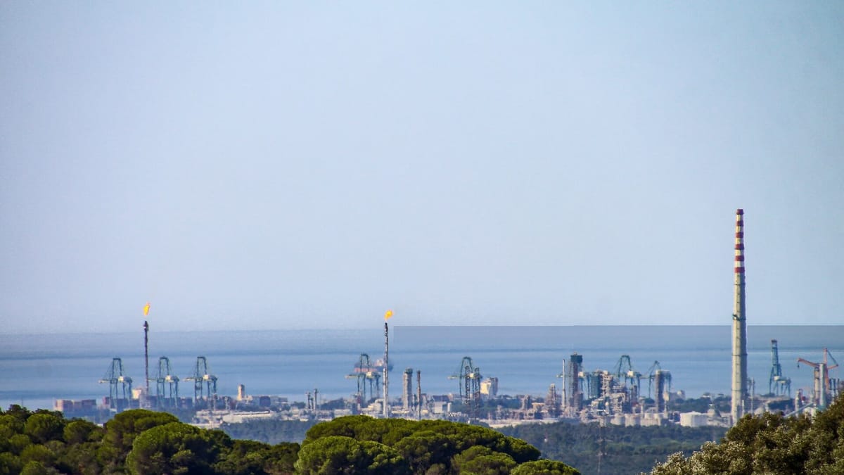 Dearer Fuel Swells Portugal's August Exports, While the Goods Deficit for the Year Widens by 2.45 Billion Euros