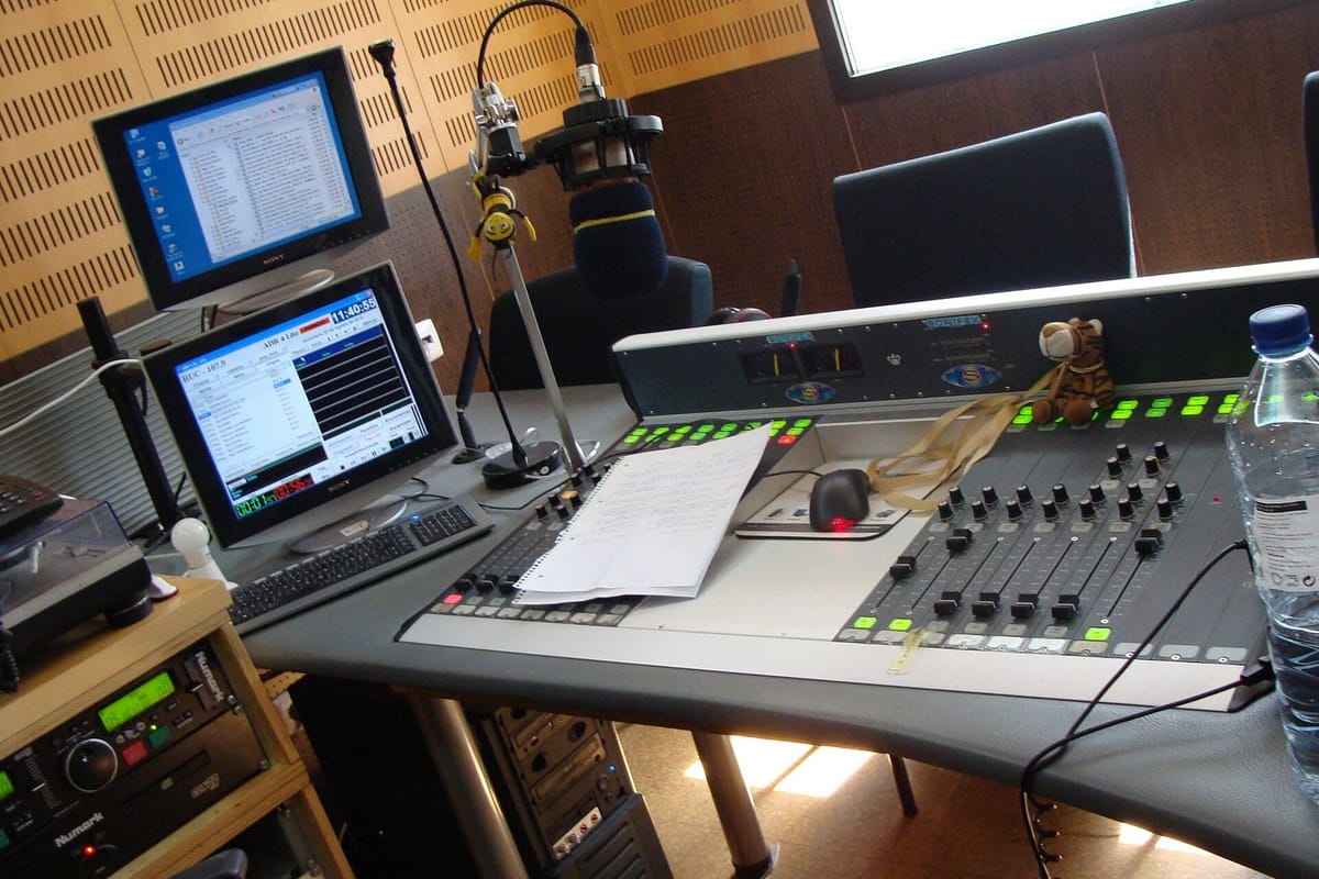 Two Chega MPs Walk Into Coimbra's Student Radio Mid-Broadcast and Leave Only When Police Arrive, and the Journalists' Union Calls It a Crime