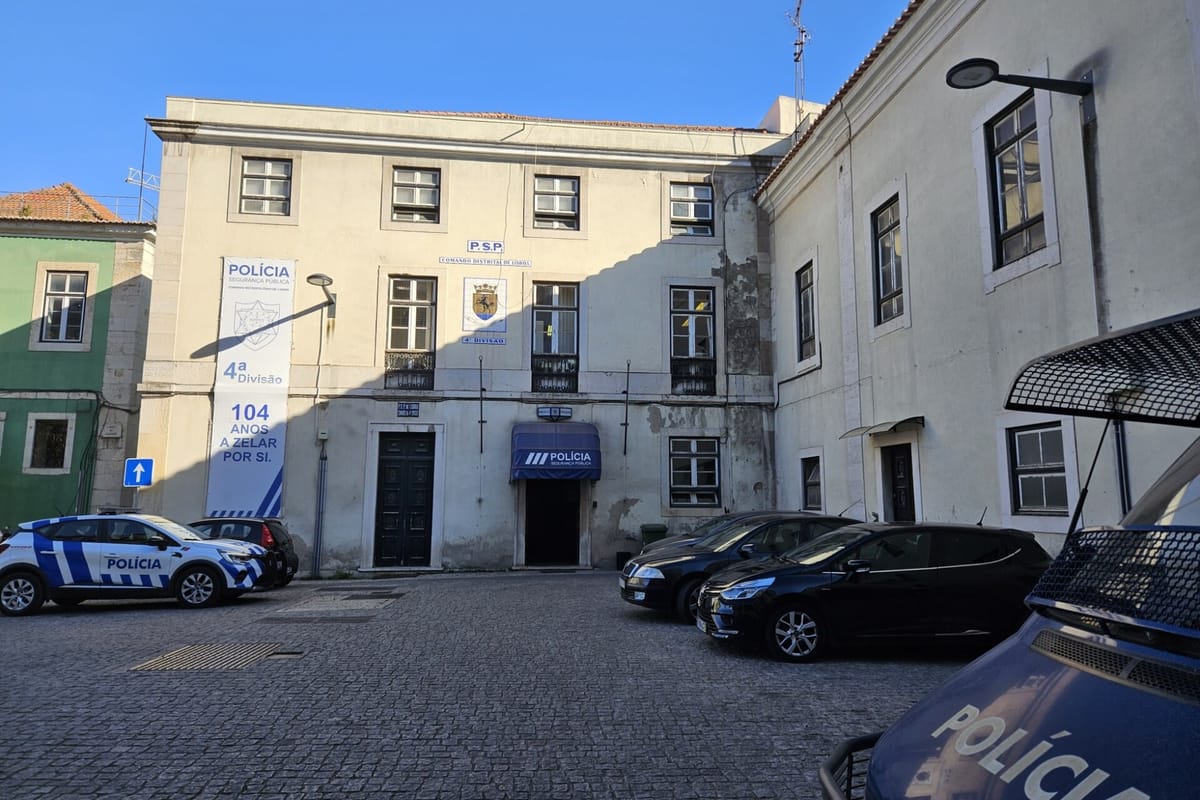 Foreigners Awaiting Removal Are Being Held in PSP Station Cells as Portugal's Detention Centres Run Out of Places
