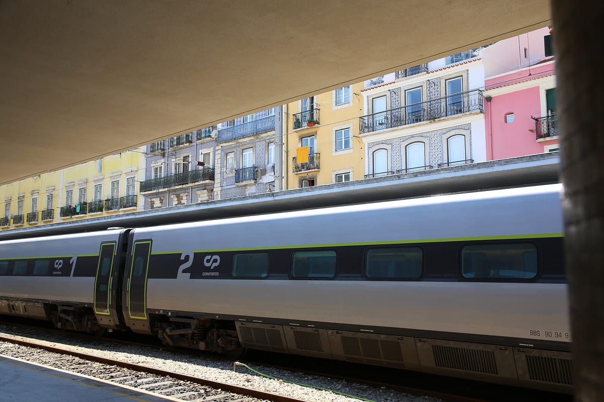 Portugal's 18-Year-Olds Have Until 15 October to Compete for 942 Free EU Rail Passes, and an Expired Residence Card Is Enough to Apply