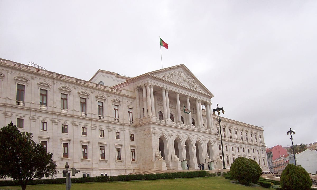 Parliament Clears Portugal's Fifth IRS Cut, Backdated to January, and Settles the Third-Bracket Rate at 20.7 Percent