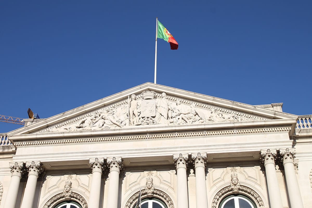Portugal's Flags Law Is Published: Public Buildings Have 30 Days to Take Down Banned Flags, and Fines Reach 4,000 Euros