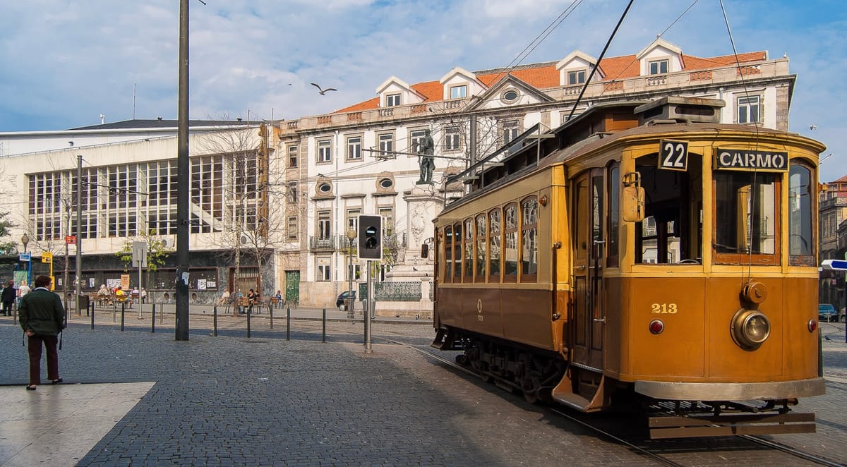 Porto Puts Five Public Defibrillators on Its Streets and Will Train Neighbours to Use Them: Where They Are, and What to Do if Someone Collapses
